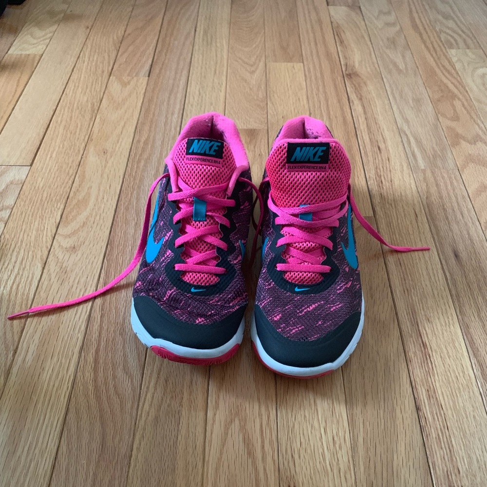 Black and Pink Nike Flex RN